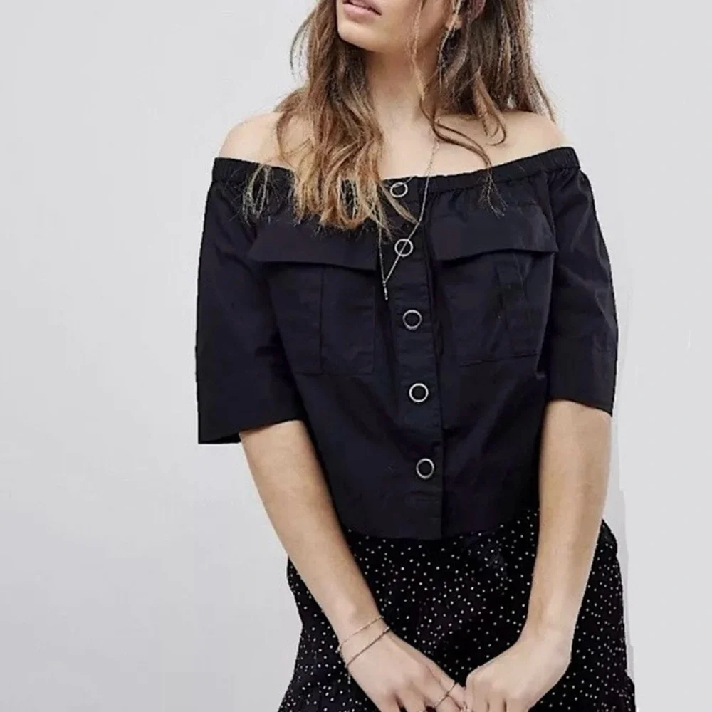 Free People Head Over Heels Off The Shoulder Top. NWT. $R78. Size Med Black
